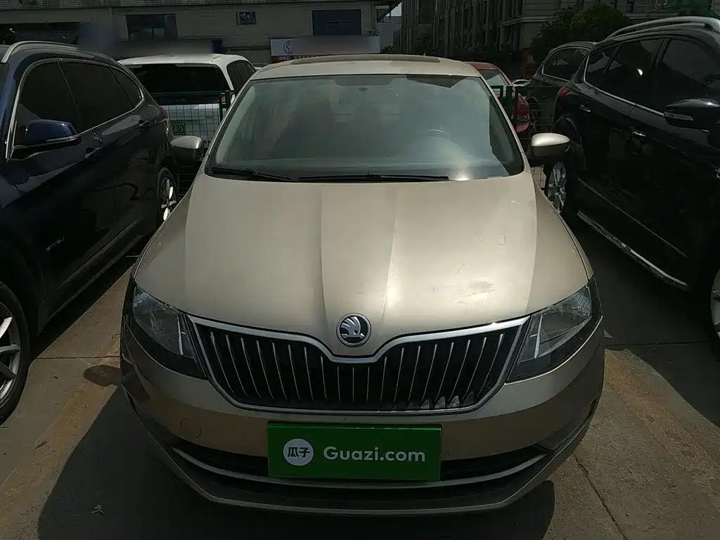 Škoda Rapid 2018 1.6L Automatic Comfort Edition фото 3