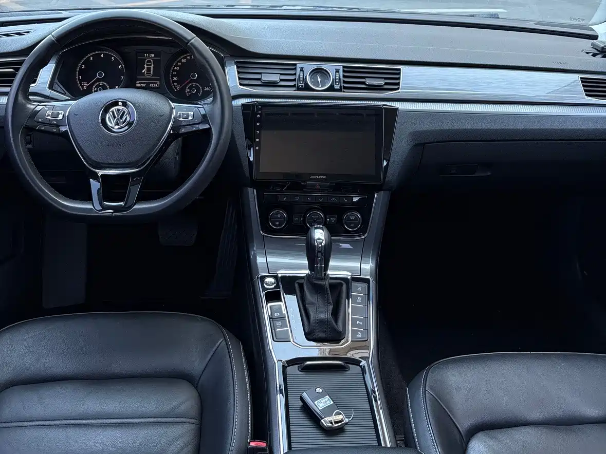 Volkswagen Passat 2017 330TSI DSG Prestige фото 10