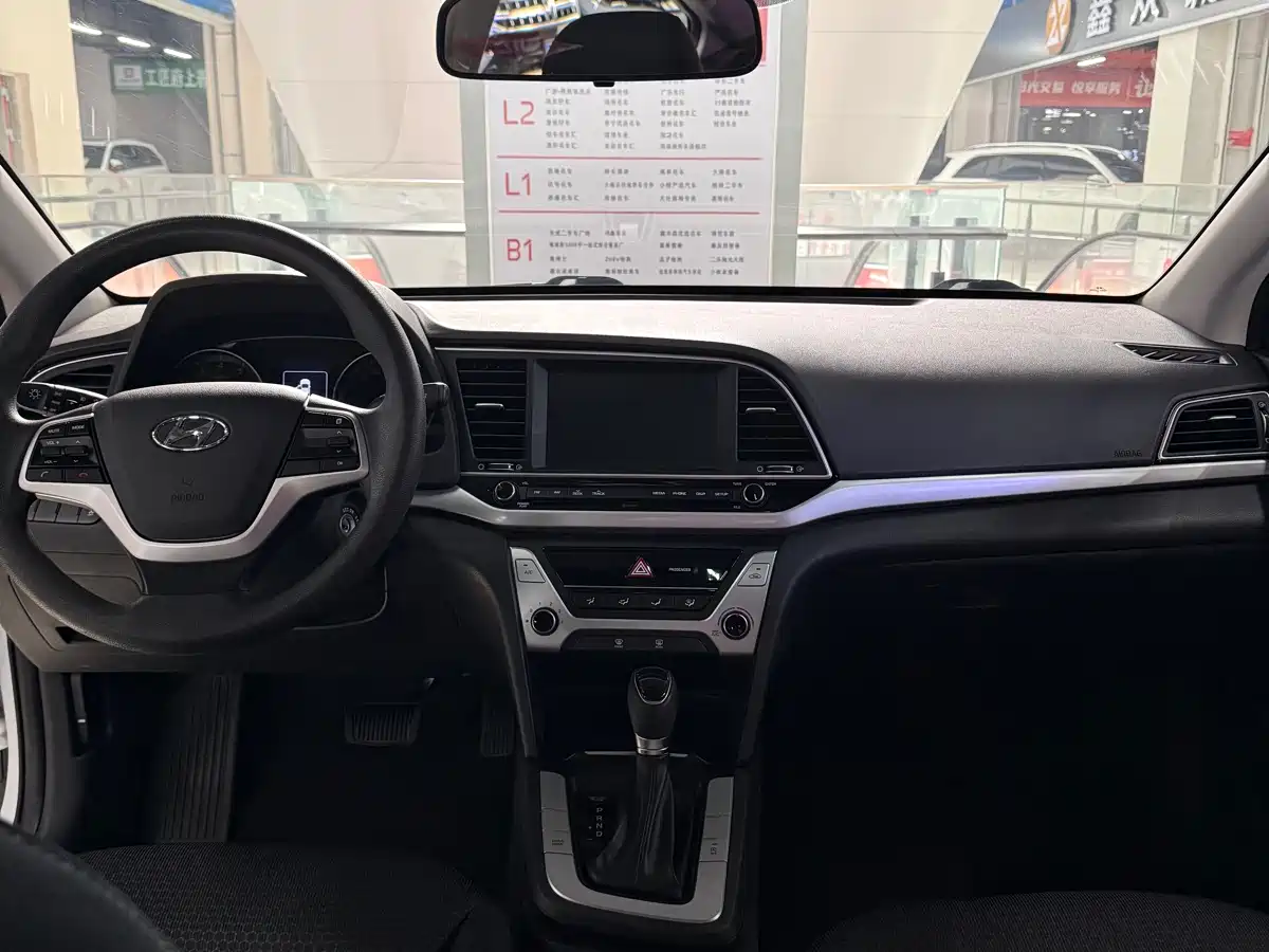Hyundai Elantra 2016 Model 1.6L Automatic Smart Elite фото 4