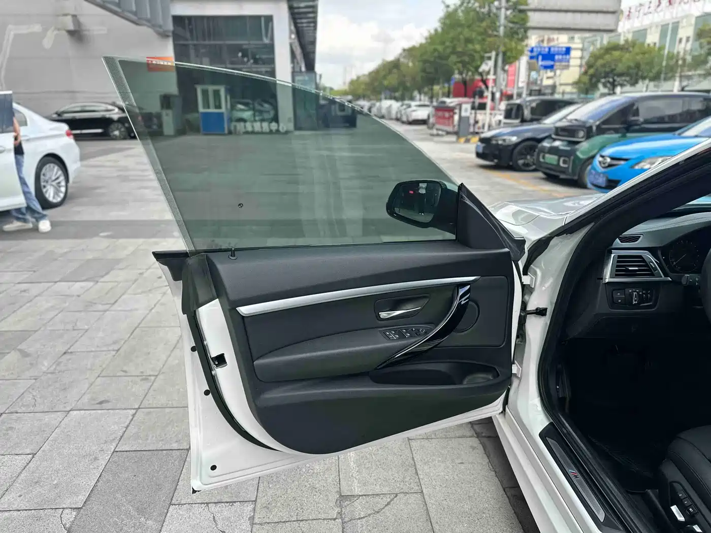 BMW 3 Series GT 2019 320i M Sport Package фото 13