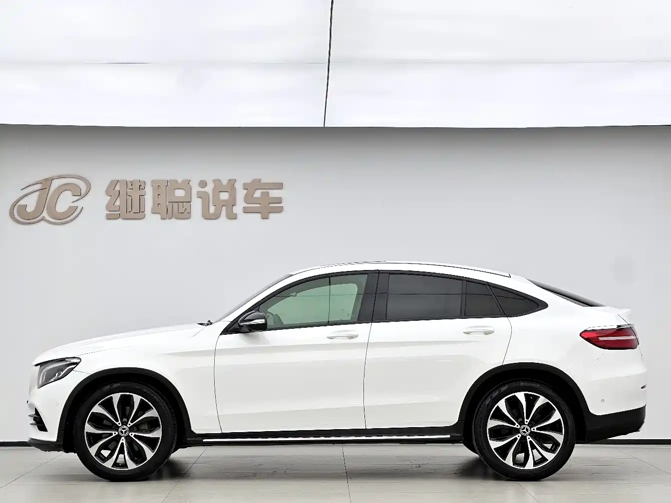 Mercedes-Benz GLC Coupe 2017 GLC 260 4MATIC Coupe SUV фото 2