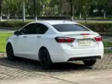 Photo 5 - Chevrolet Cruze