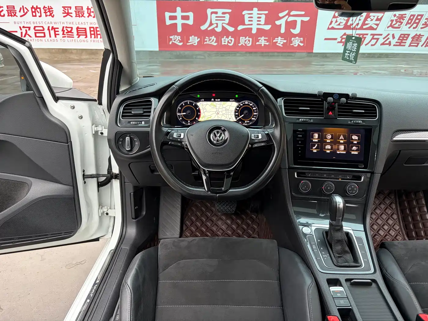 Volkswagen Golf 2020 Beloved Edition 280TSI DSG Luxury фото 9