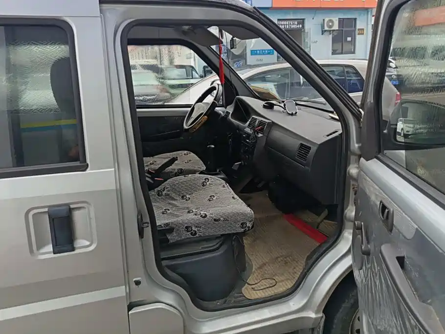 Wuling Motors Wuling Rongguang 2014 2011 1.2L Base Model