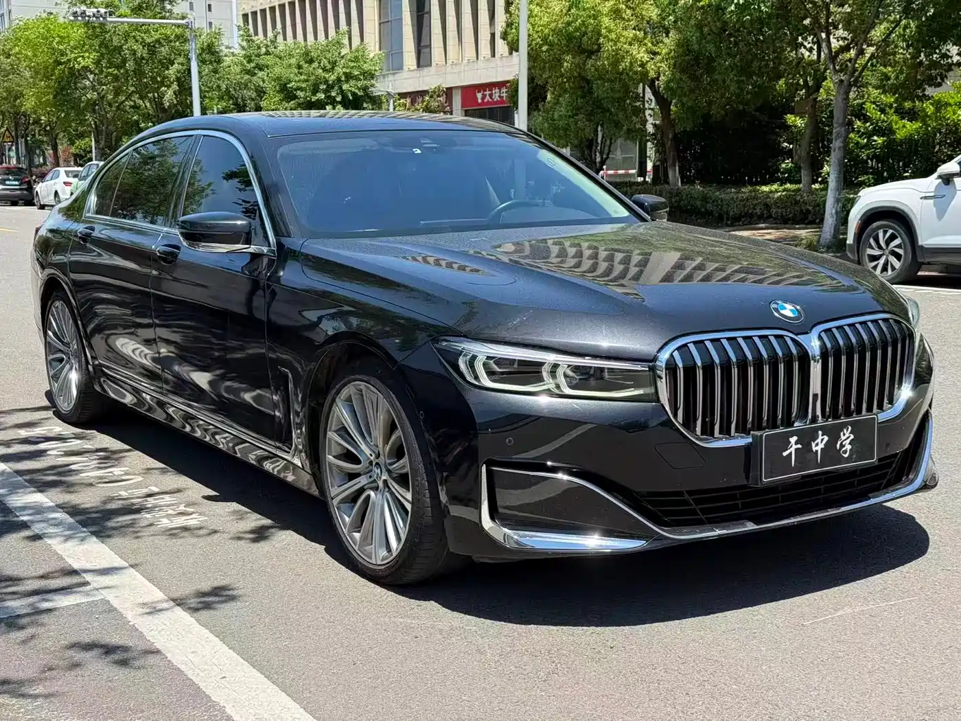 BMW 7 Series 2021 Model 740Li Leading Luxury Package фото 3