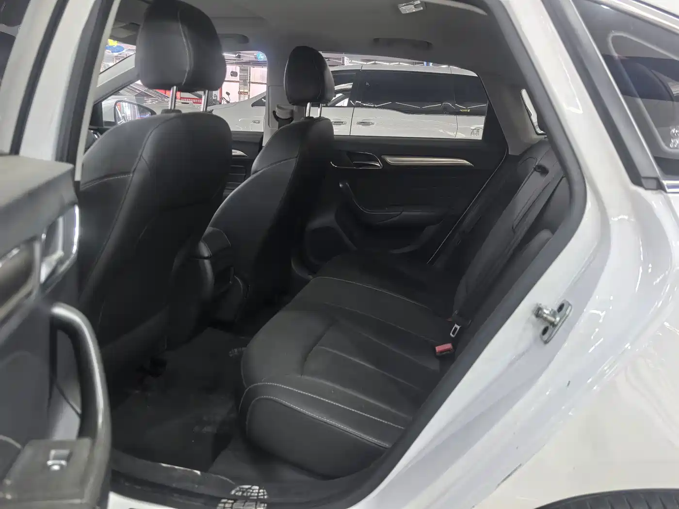 Photo 10 - Roewe i6
