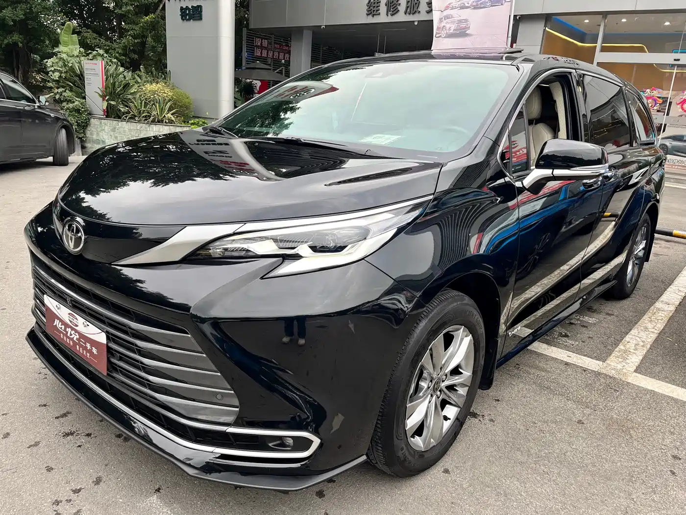 Toyota Sienna 2024 2.5L Hybrid 4WD Premium Edition