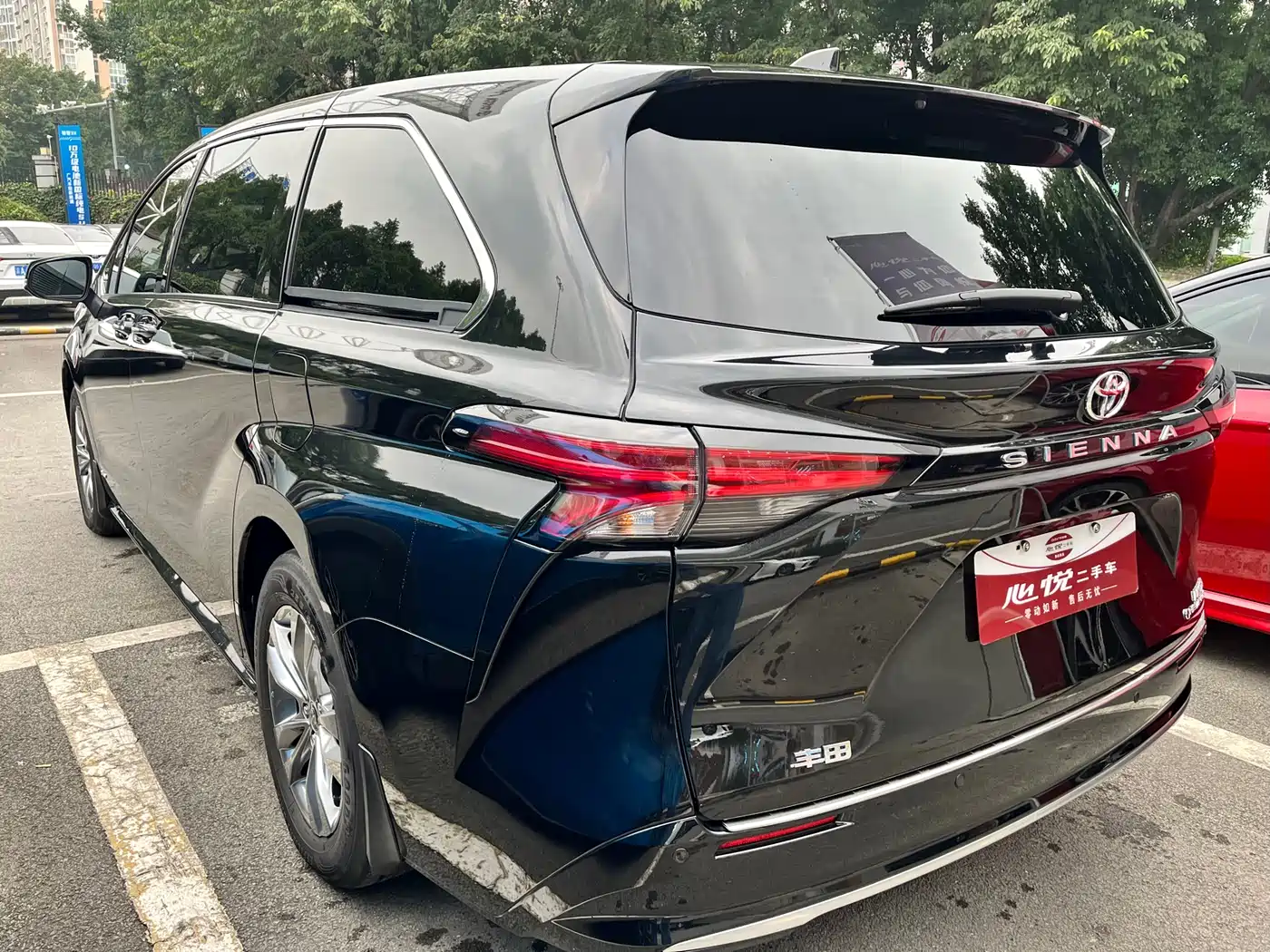 Toyota Sienna 2024 2.5L Hybrid 4WD Premium Edition фото 14