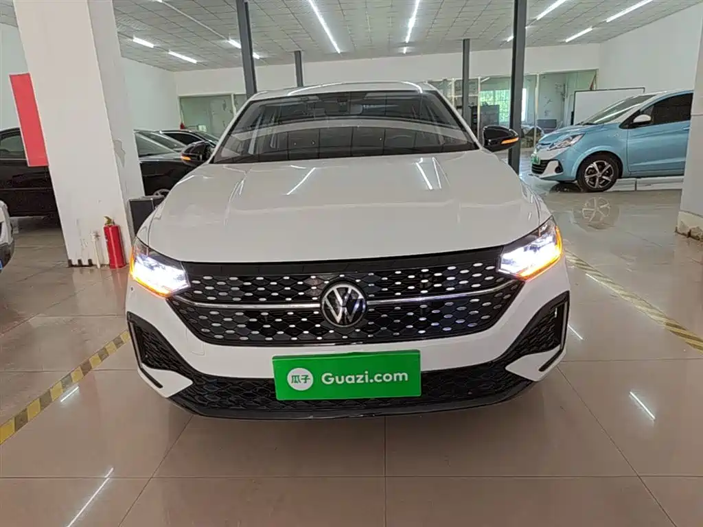 Volkswagen Lavida 2023 200TSI DSG Starlight Comfort Edition фото 3