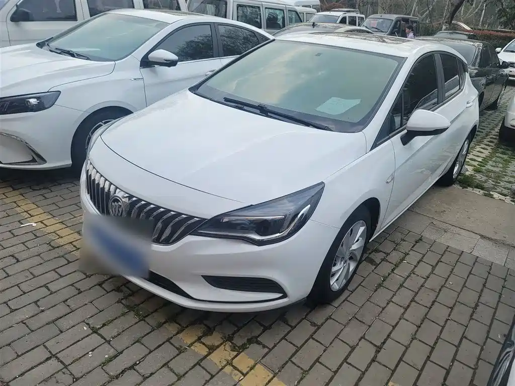 Buick Verano 2018 Hatchback 15S Automatic Progressive фото 2