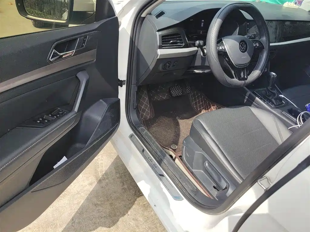 Volkswagen Lavida 2022 1.5L Auto Comfort Edition фото 14