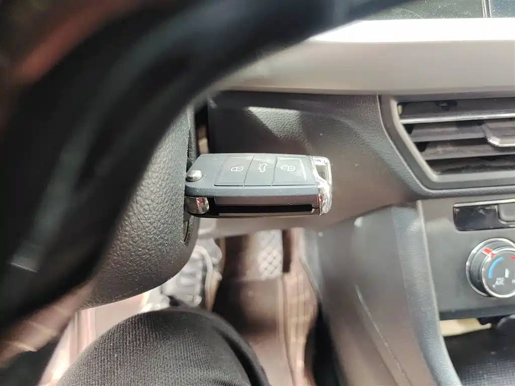 Volkswagen Lavida 2022 1.5L Auto Comfort Edition фото 12