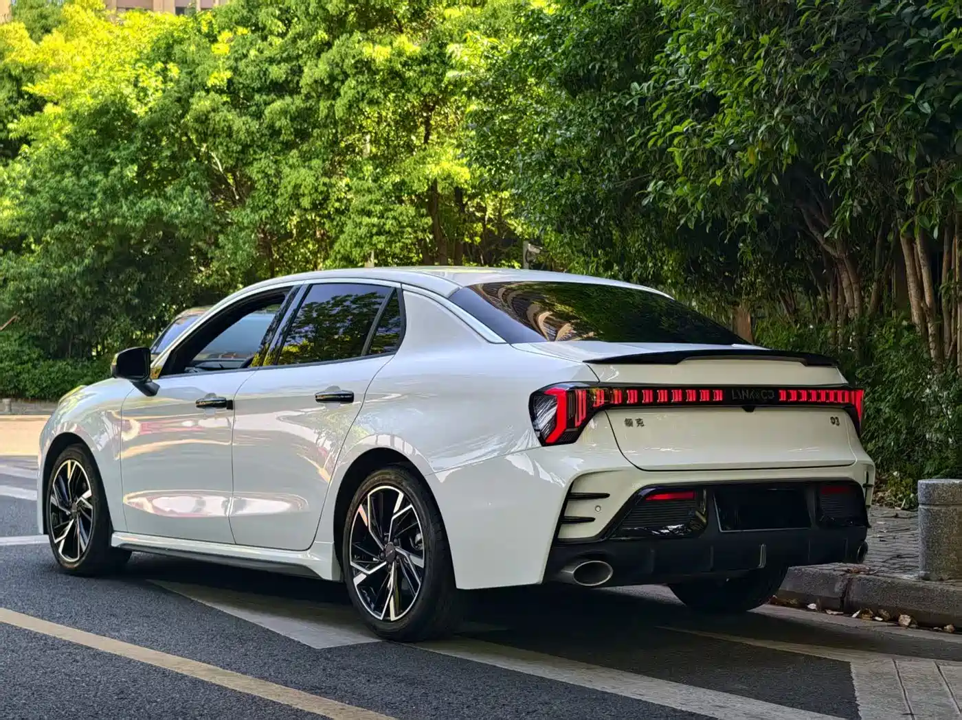Lynk & Co 03 2023 2.0TD DCT Jin Pro фото 3