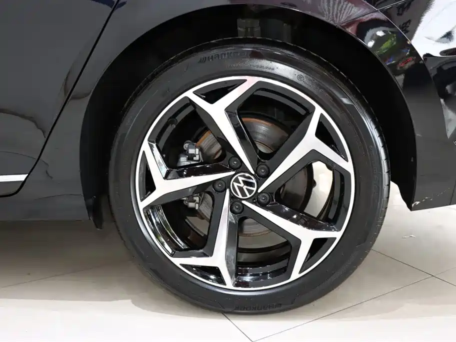 Volkswagen Passat 2025 Outstanding 380TSI Starlight Dragon Glory Edition фото 20