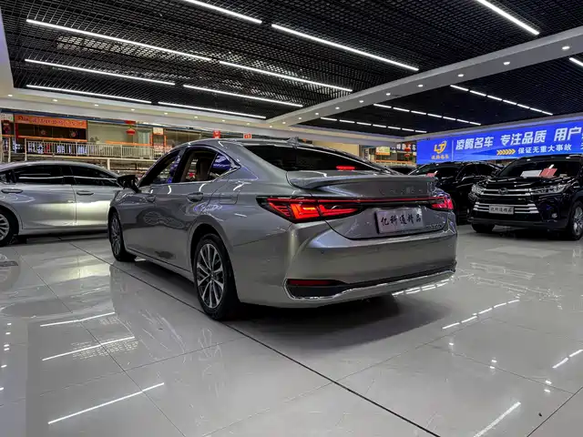 Lexus ES 2025 300h Ultimate Edition — фото 5