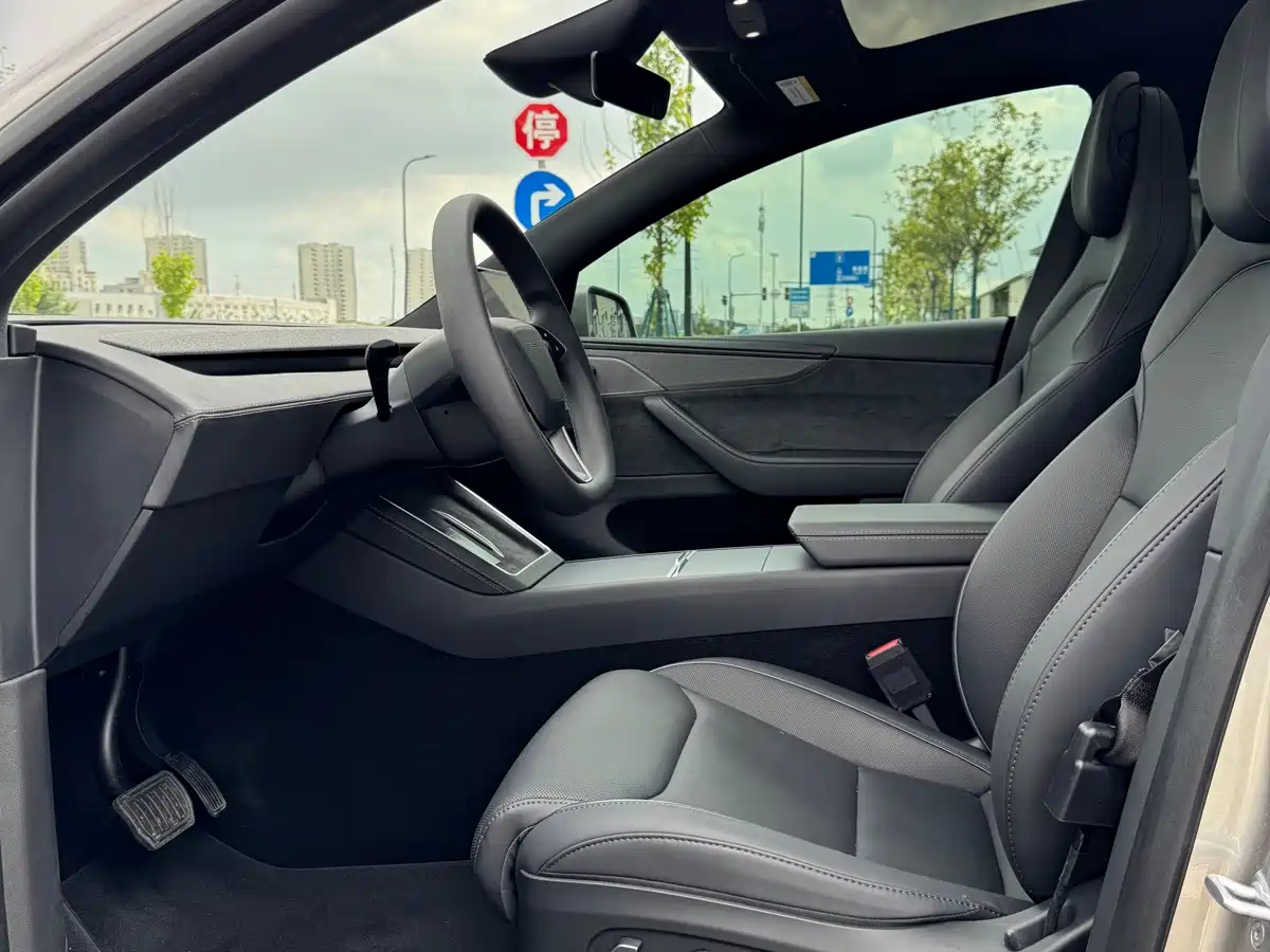 Tesla Model Y L 2025 2025 Facelift Long Range AWD