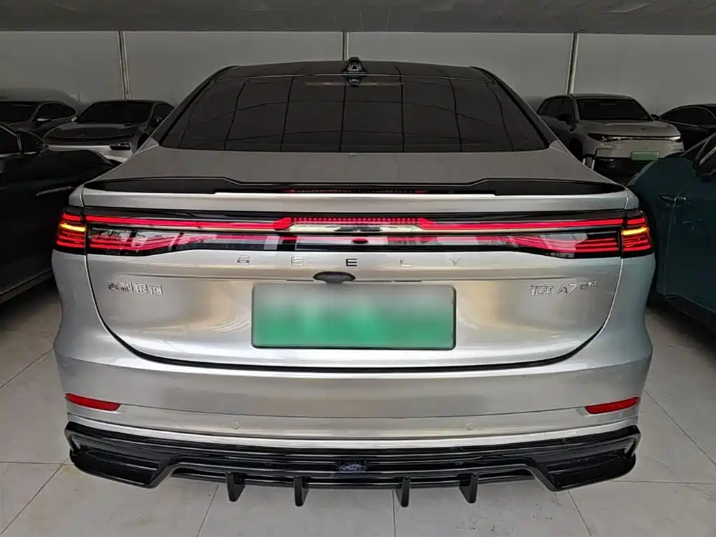 Geely Galaxy Galaxy A7 2025 EM-i 150km Long Voyage Edition фото 6
