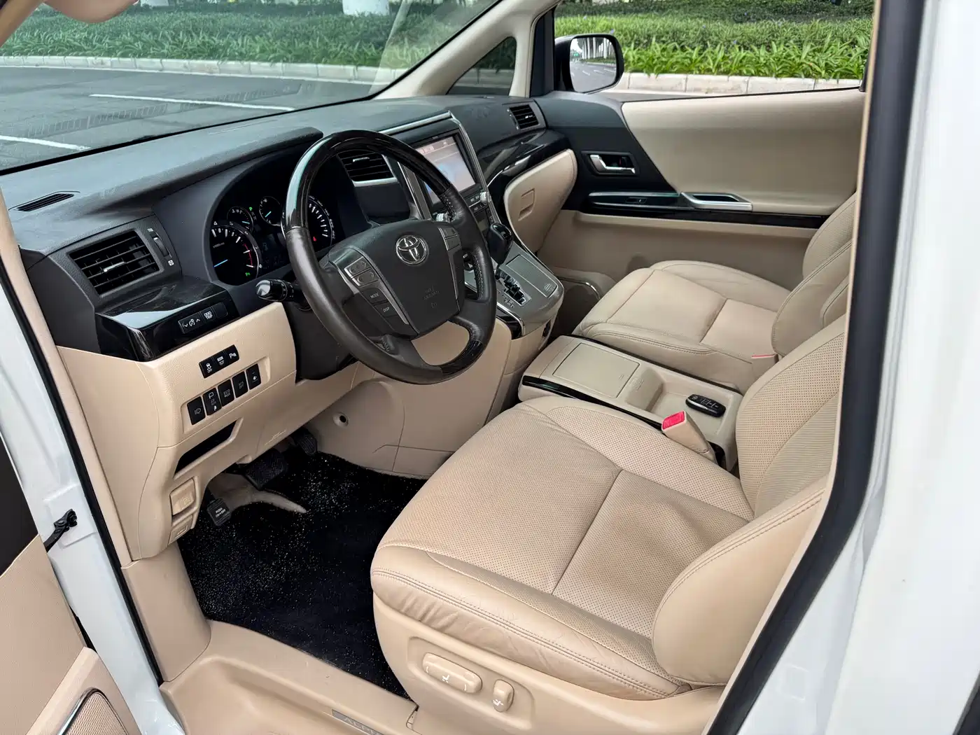 Toyota Alphard 2012 3.5L Luxury Edition фото 4