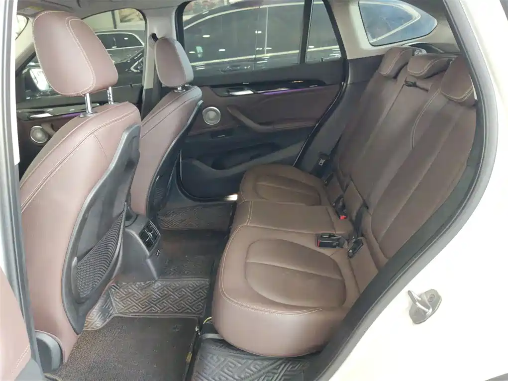BMW X1 2022 sDrive25Li Leading фото 17