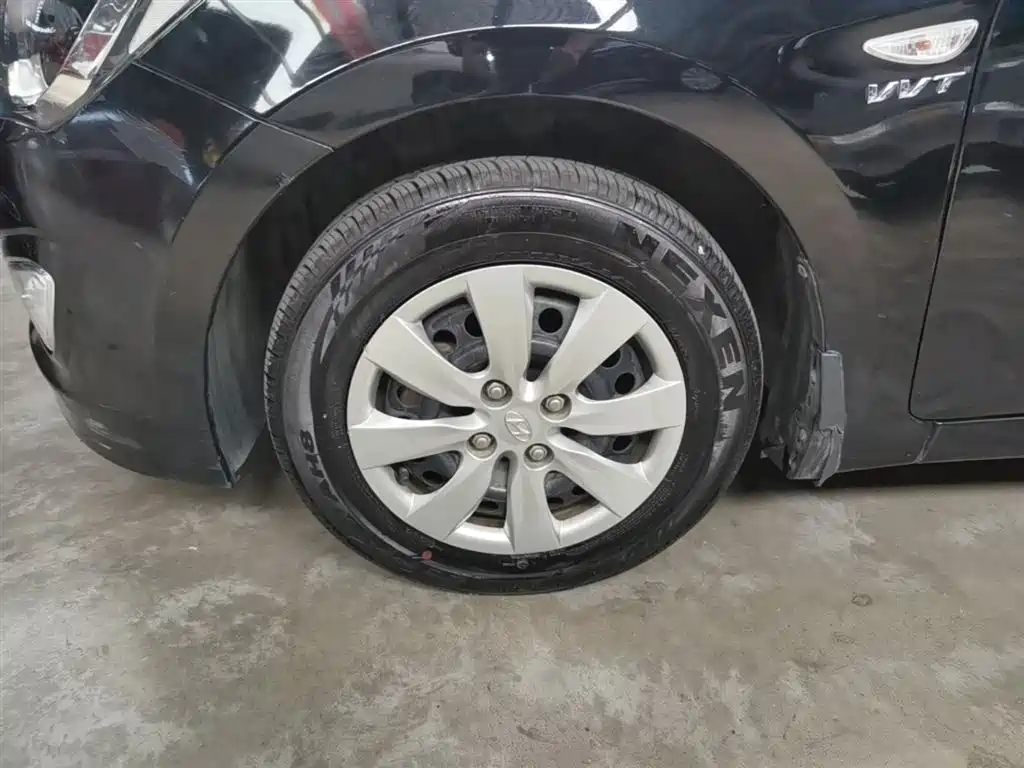 Hyundai Verna 2014 1.4L Manual Smart GLS фото 23
