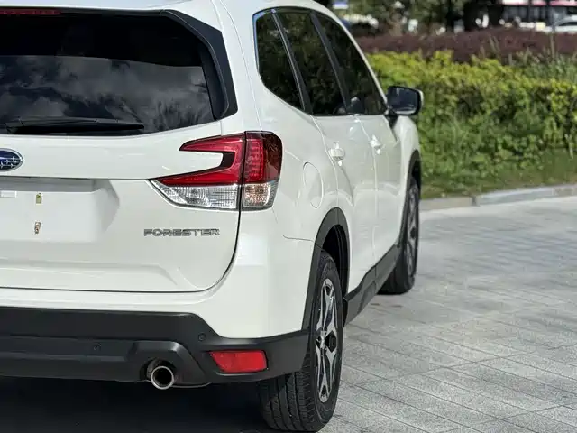 Subaru Forester 2022 2.0i AWD Luxury Edition with EyeSight — фото 5
