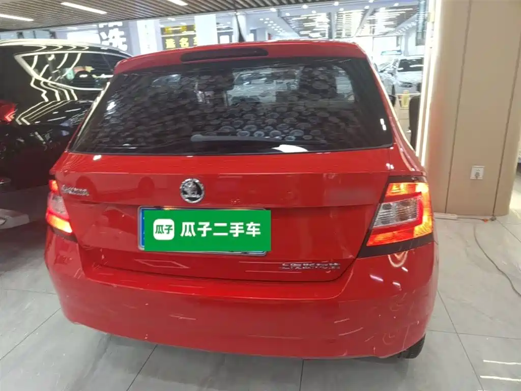 Škoda Fabia 2017 1.4L Auto Car Enjoy Edition фото 6