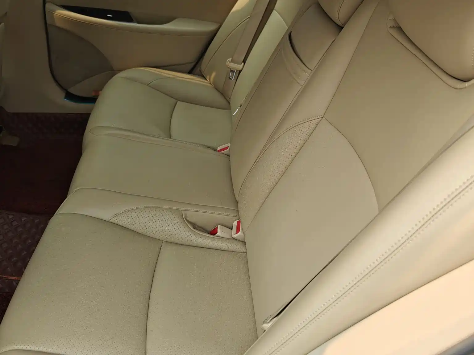 Фото 9 - Lexus ES