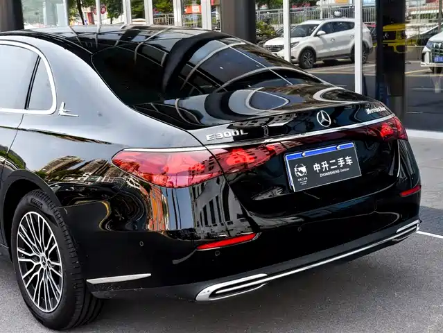 Mercedes-Benz E-Class 2026 E 260 L Classic Edition — фото 5