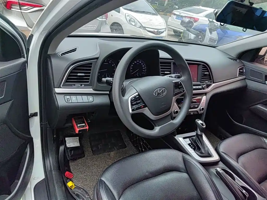 Hyundai Elantra 2016 Model 1.6L Automatic Smart Elite фото 10