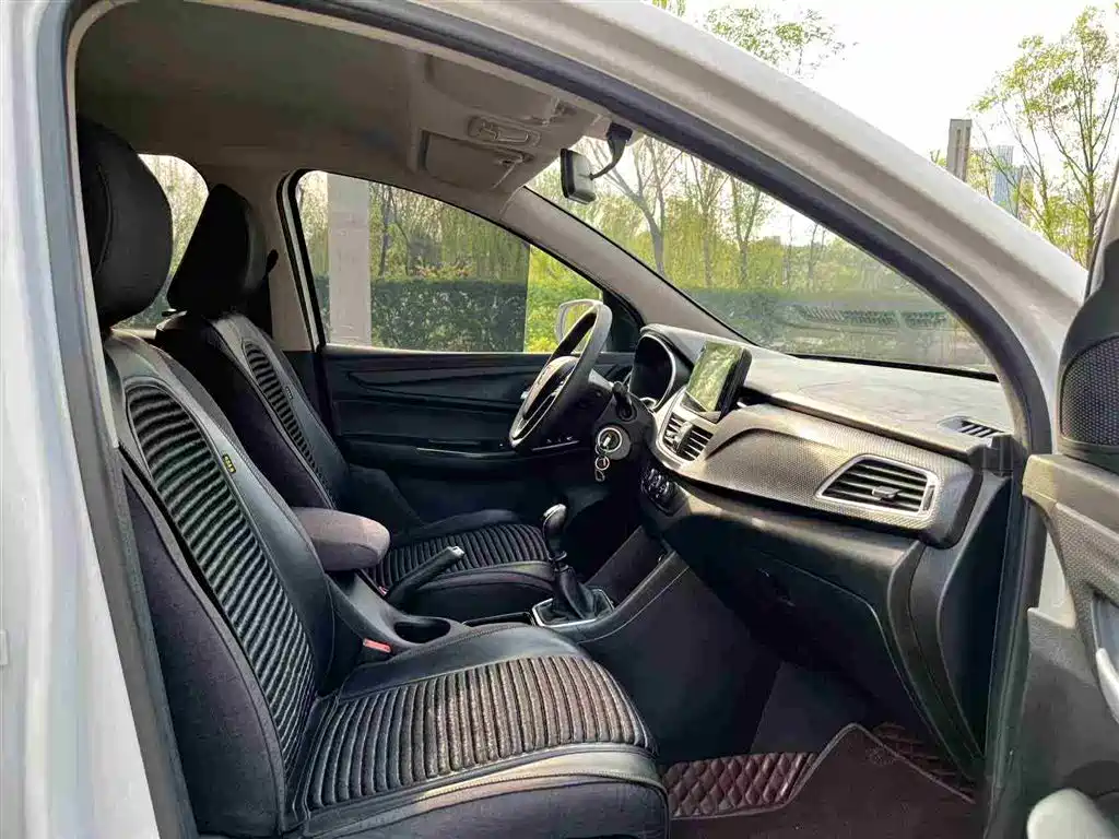 Baojun 730 2019 1.5L Manual Fashion Edition 7-Seater China VI фото 14