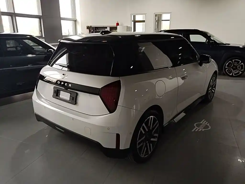 MINI Electric MINI COOPER 2025 2025 Model 456km COOPER E Classic