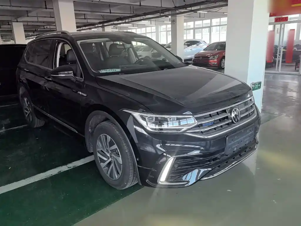 2023 Volkswagen Tiguan L PHEV