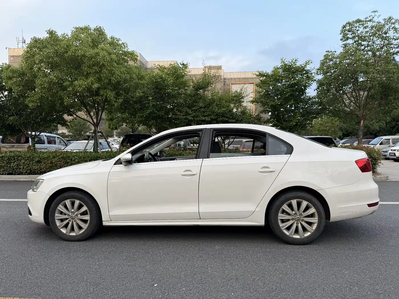 Volkswagen Sagitar 2014 Facelift 1.6L Automatic Comfort фото 4