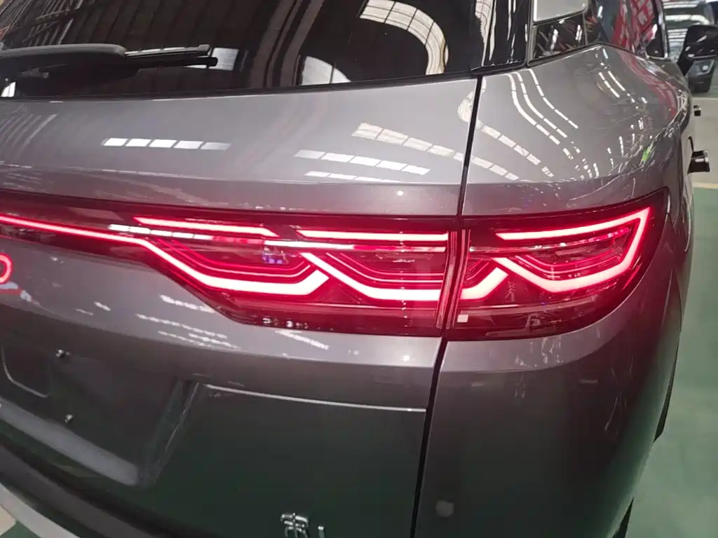 Фото 8 - BYD Song L DM-i
