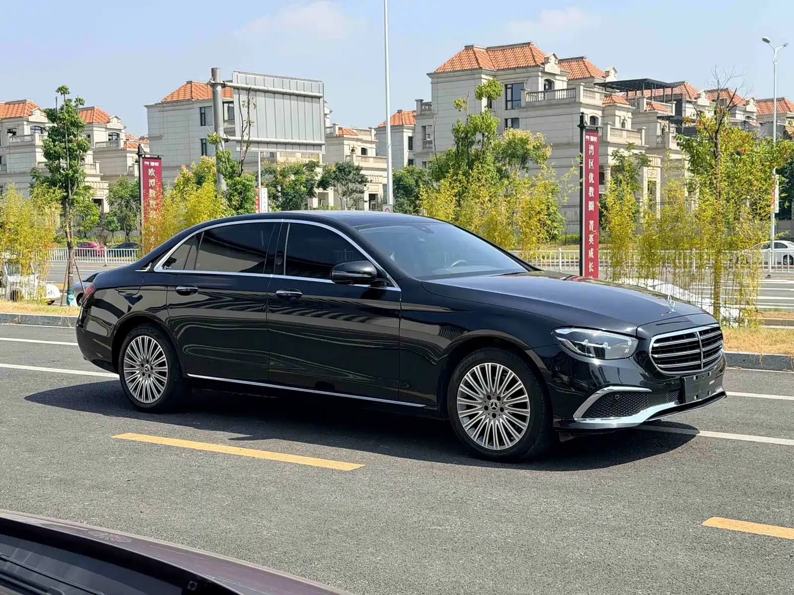 صورة 3 - Mercedes-Benz E-Class