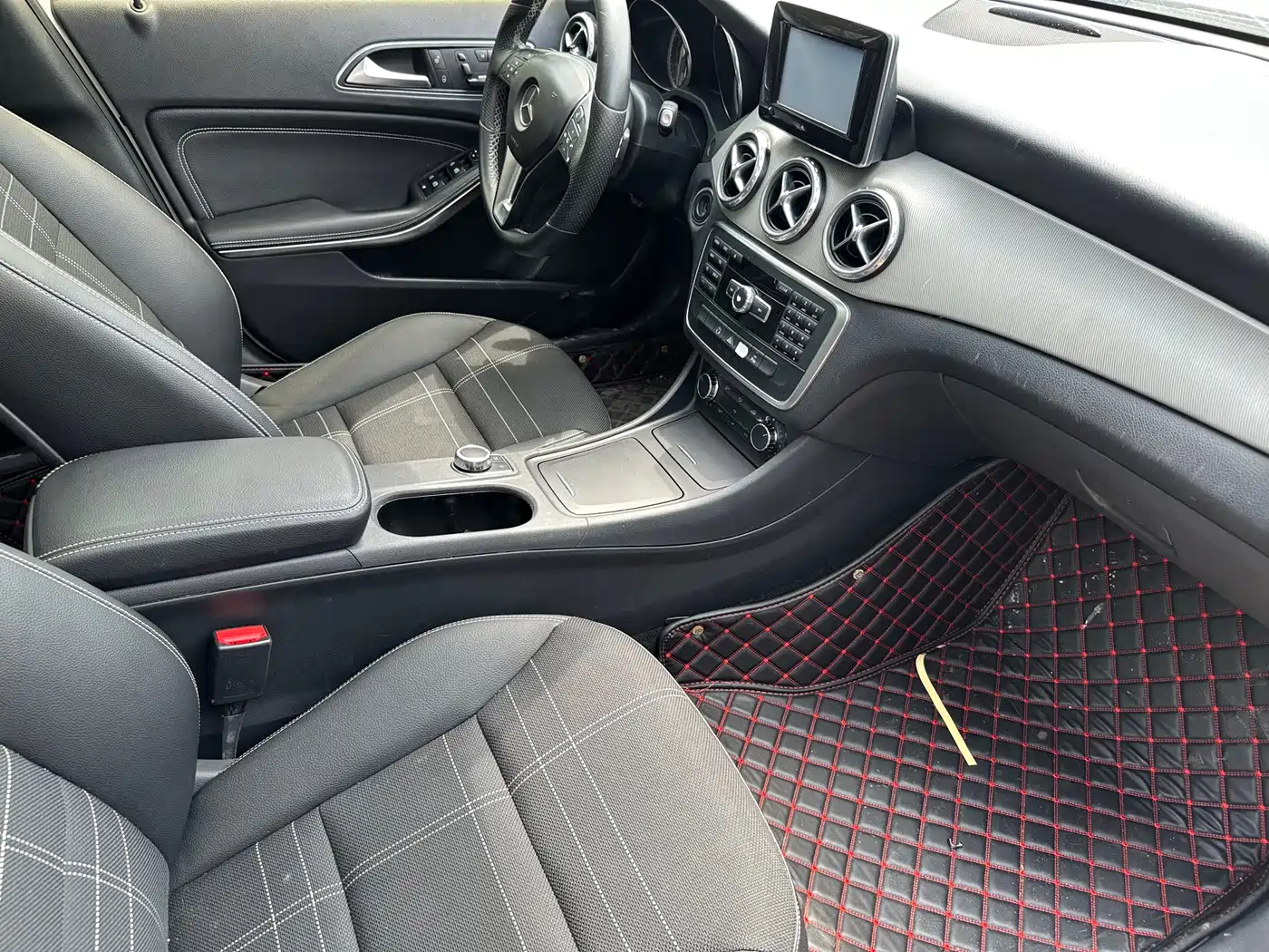 Mercedes-Benz GLA (Import) 2015 GLA 200 фото 6