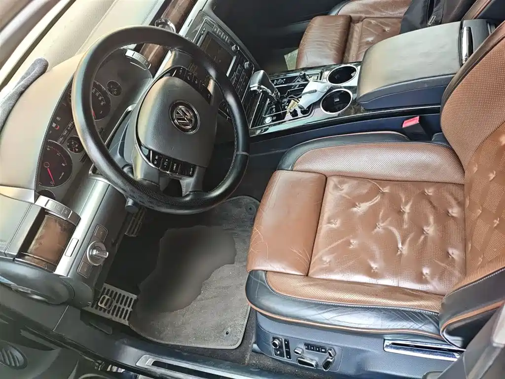 Volkswagen Phaeton 2015 Model 3.0L Exclusive Edition фото 16