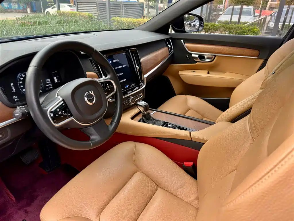 Фото 10 - Volvo S90