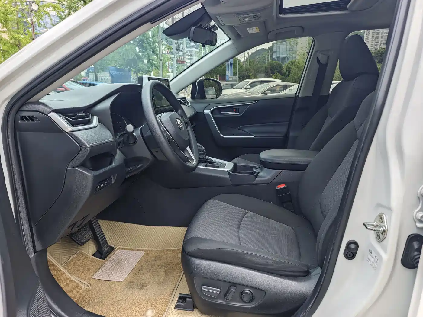 Toyota RAV4 Rongfang 2020 2.0L CVT 2WD Trend Edition фото 4