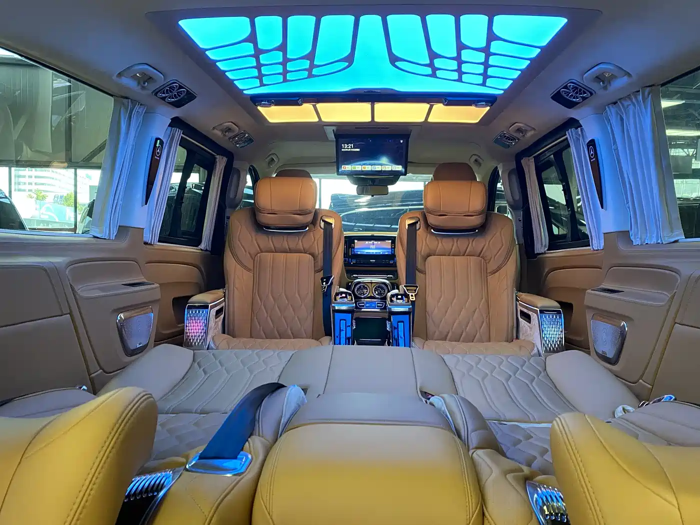 Mercedes-Benz Vito 2024 2.0T Business 7-Seater фото 16