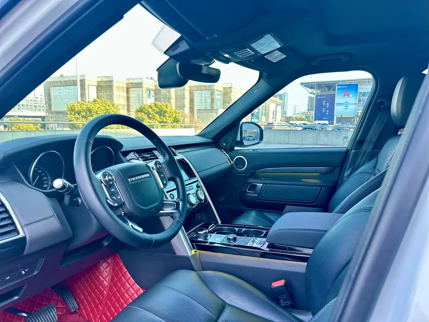 Land Rover Discovery 2018 3.0 SC V6 HSE фото 5