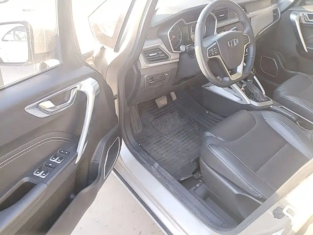 Фото 16 - Geely Vision X3