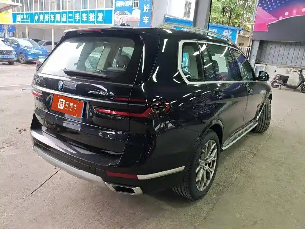 Photo 2 - BMW X7