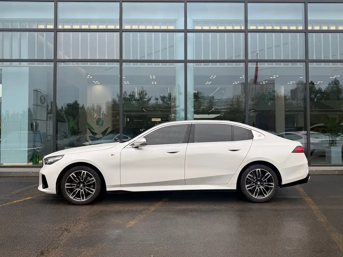 BMW 5 Series 2024 525Li M Sport Package фото 3