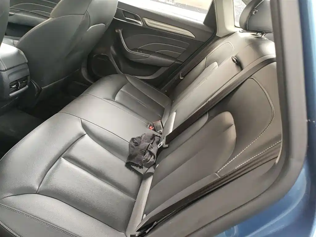 Roewe i6 2020 2020 PLUS 1.6L CVT 4G Connected Glory Flagship Edition