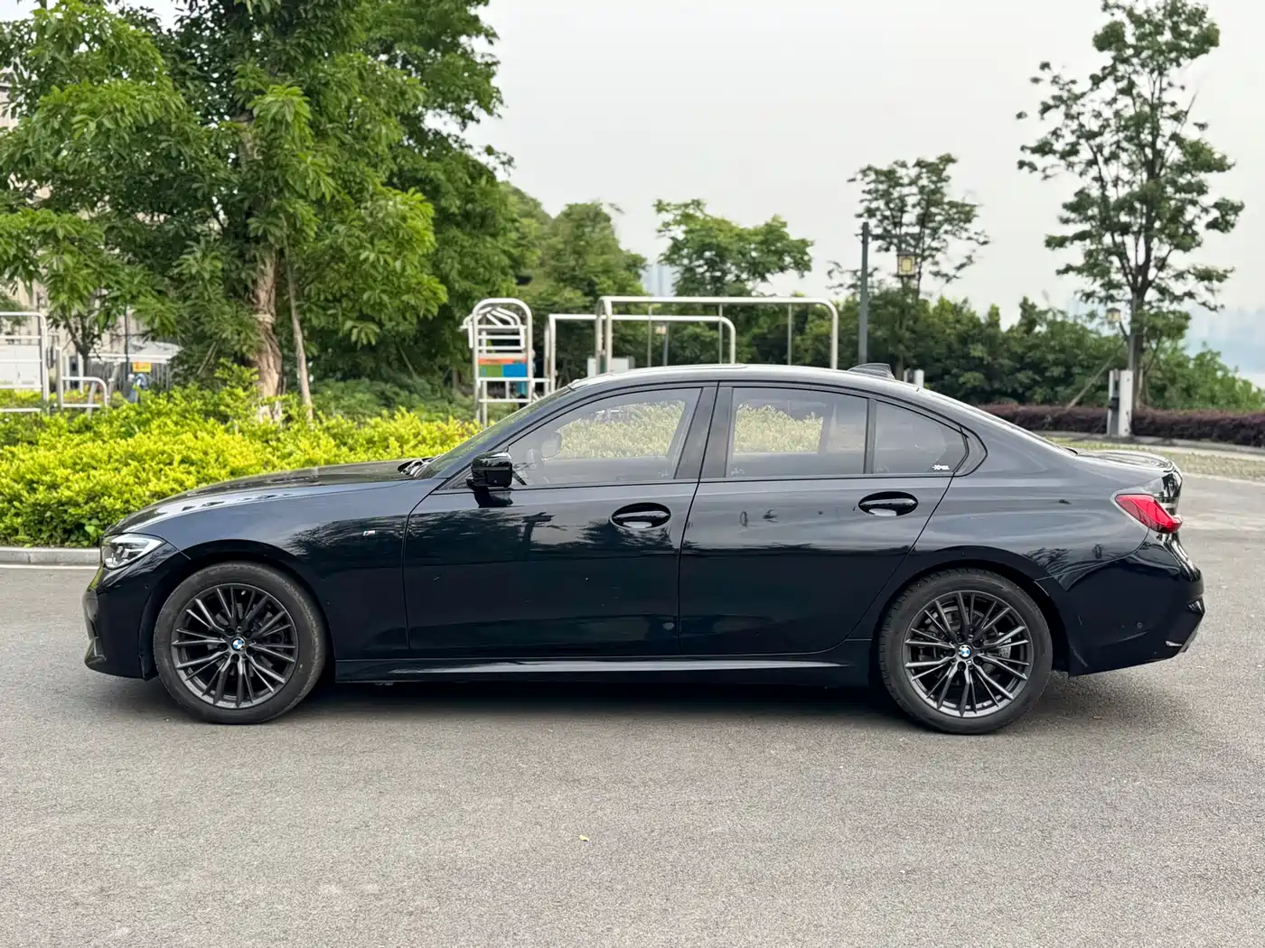 BMW 3 Series 2021 325i M Sport Night Edition фото 3
