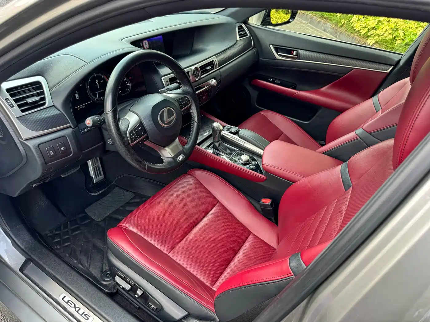 Photo 10 - Lexus GS