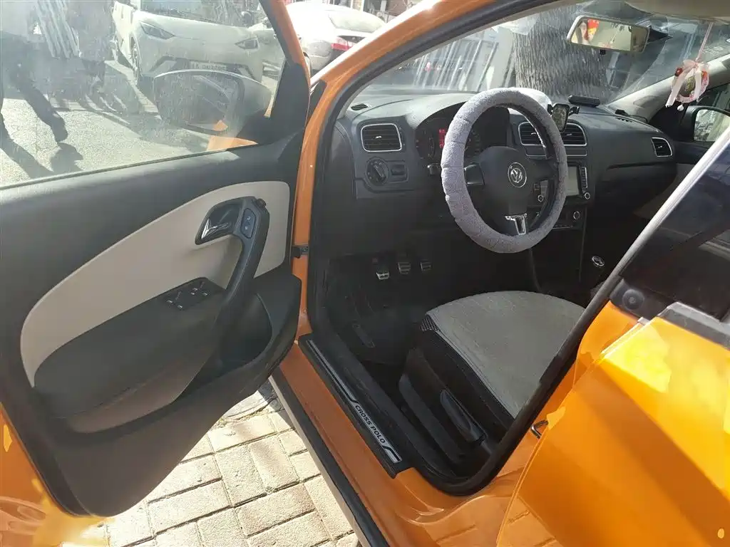 Volkswagen Polo 2012 1.6L Cross Polo MT фото 14