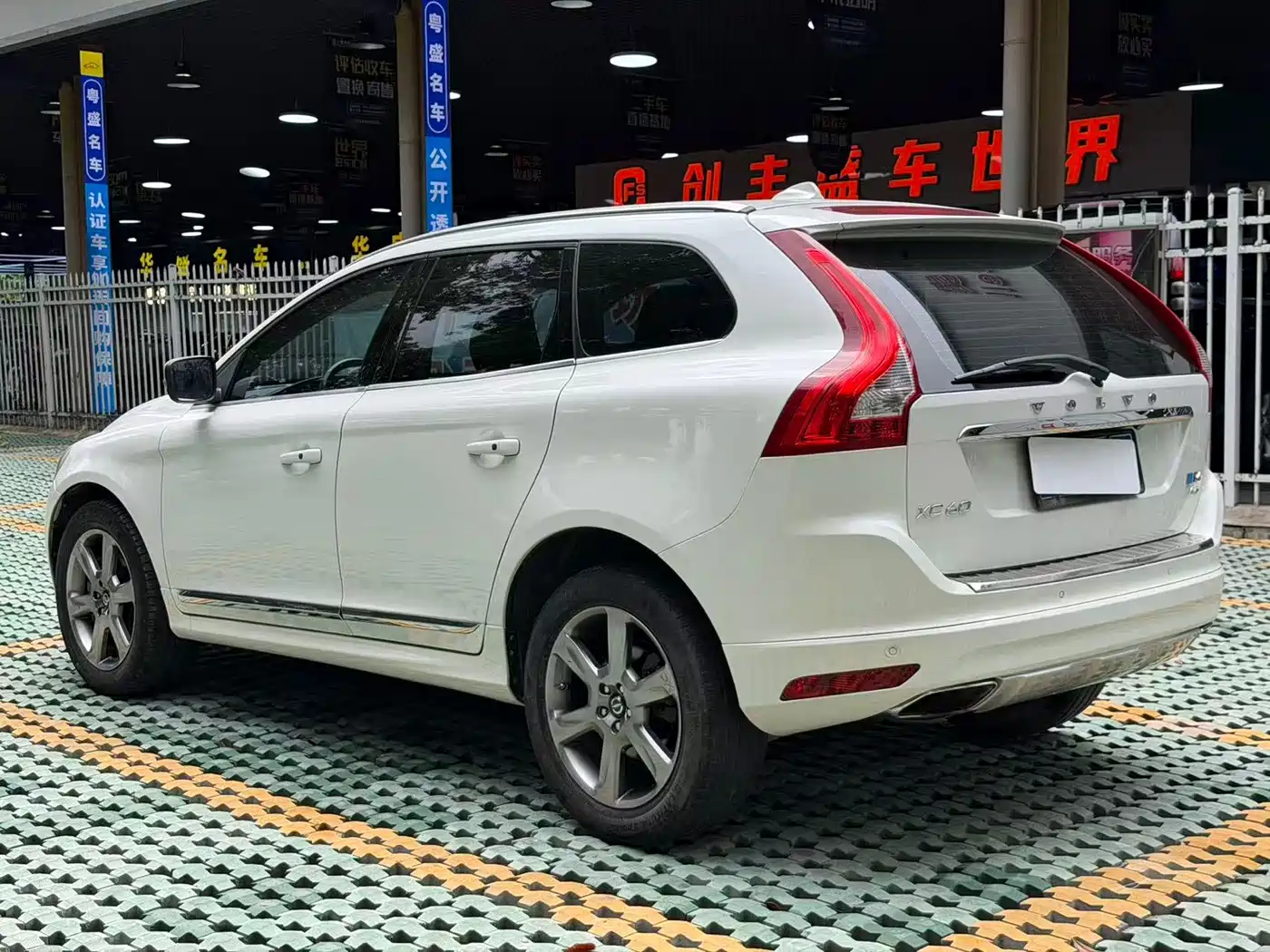 Volvo XC60 (Import) 2014 2015 T6 Momentum