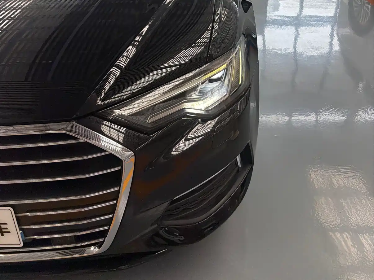 Фото 10 - Audi A6L